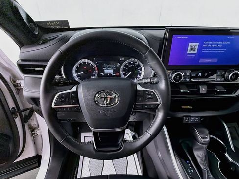 Used 2024 Toyota Highlander XSE AWD/4WD image 11