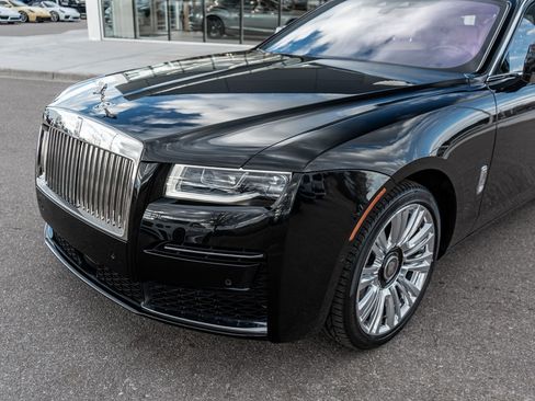 Used 2022 Rolls-Royce Ghost w/ Ghost Package image 22