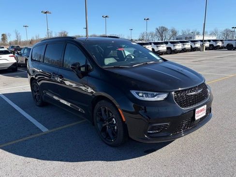 New 2026 Chrysler Pacifica Select w/ S Appearance Package FWD image 2