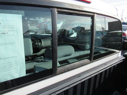 Used 2012 Toyota Tacoma 2WD Regular Cab image 10