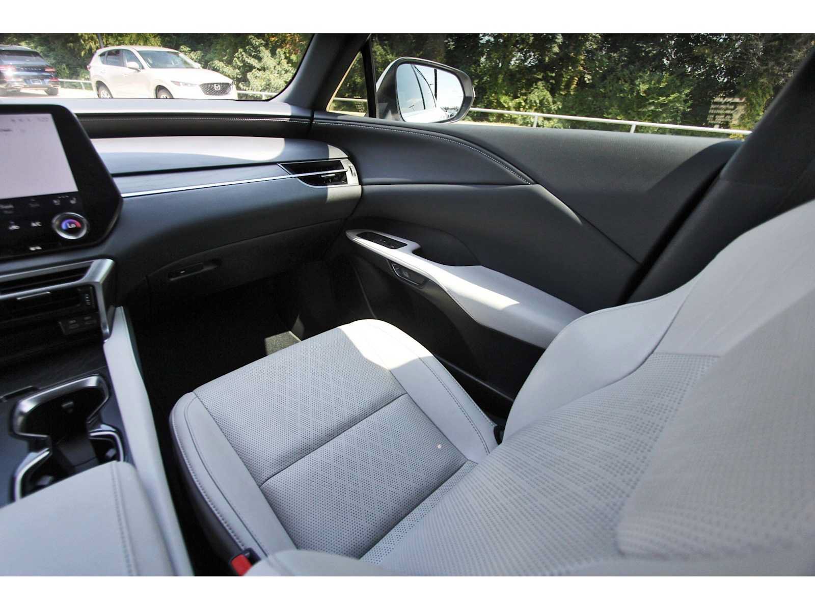 Used 2023 Lexus RX 350 Premium Plus w/ Cold Area Package FWD image 8