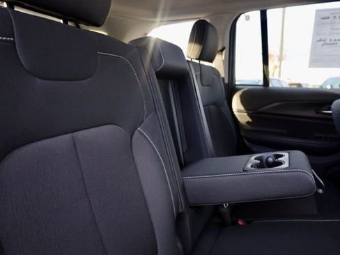 Used 2023 Jeep Grand Cherokee Laredo image 33