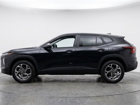 Used 2025 Chevrolet Trax LT FWD image 5