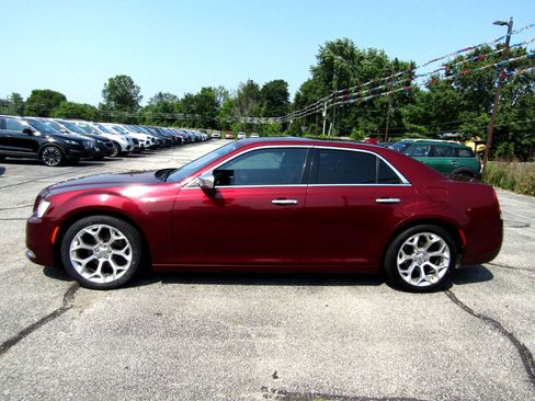 Used 2017 Chrysler 300 C Platinum image 4
