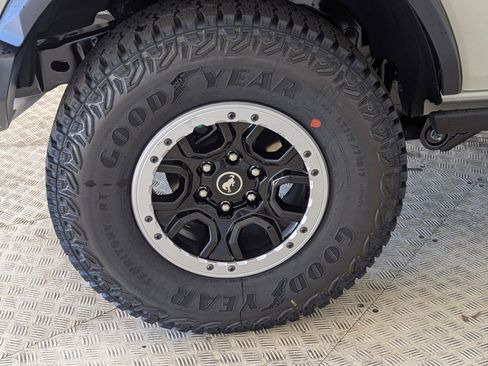 New 2025 Ford Bronco Badlands image 11