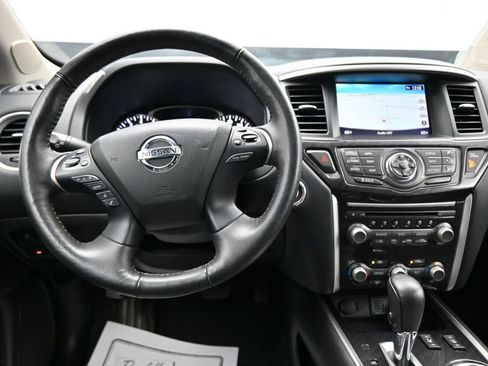 Used 2020 Nissan Pathfinder SL AWD/4WD image 16