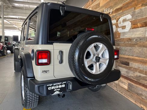 Used 2022 Jeep Wrangler Unlimited Sport AWD/4WD image 61