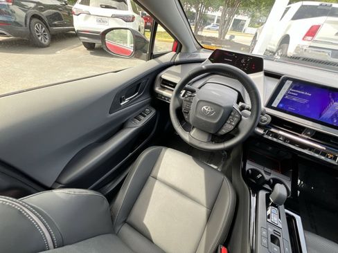 Used 2025 Toyota Prius XLE FWD image 4