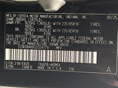 Used 2025 Toyota Highlander XLE FWD image 87