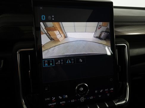 Used 2025 GMC Yukon XL Elevation w/ Elevation Premium Package AWD/4WD image 27