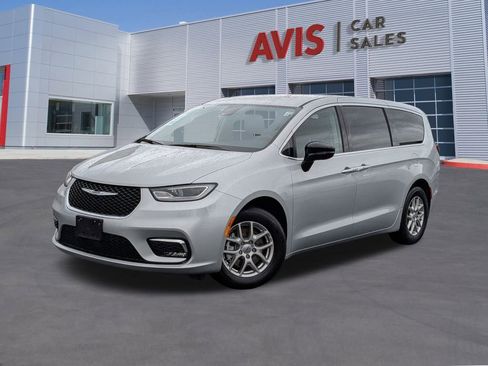 Used 2024 Chrysler Pacifica Touring-L image 1