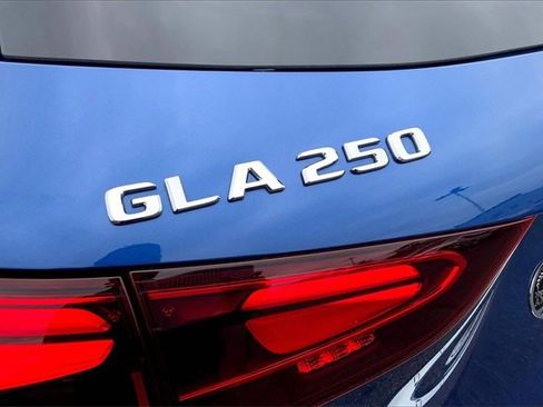 Used 2025 Mercedes-Benz GLA 250 4MATIC image 14