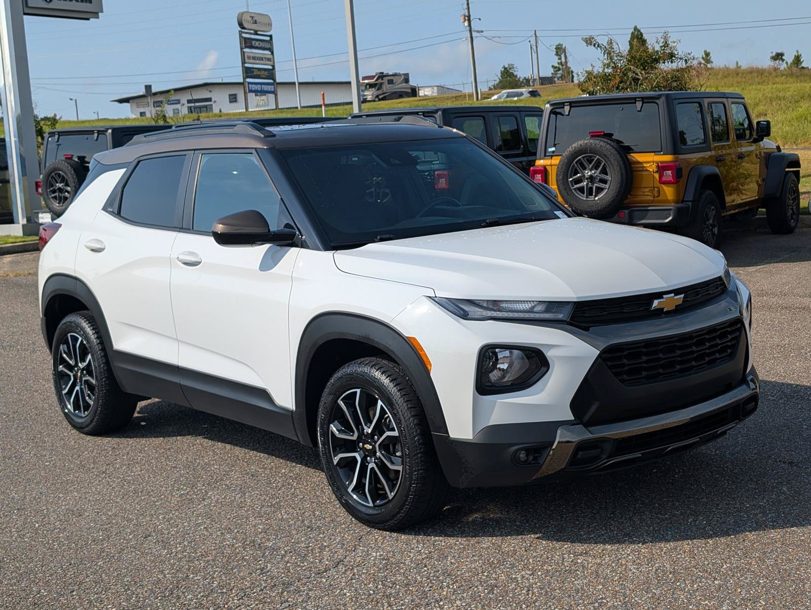 Used 2022 Chevrolet TrailBlazer ACTIV AWD/4WD image 4
