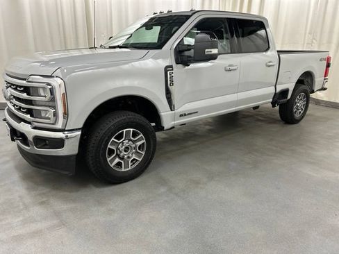Used 2025 Ford F250 Lariat AWD/4WD image 2