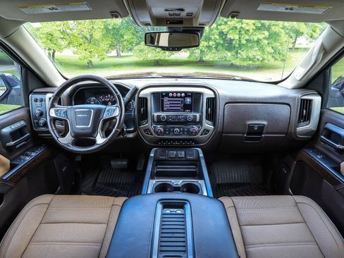Used 2017 GMC Sierra 1500 Denali w/ Denali Ultimate Package AWD/4WD image 2