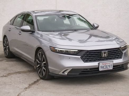Used 2023 Honda Accord Touring image 3