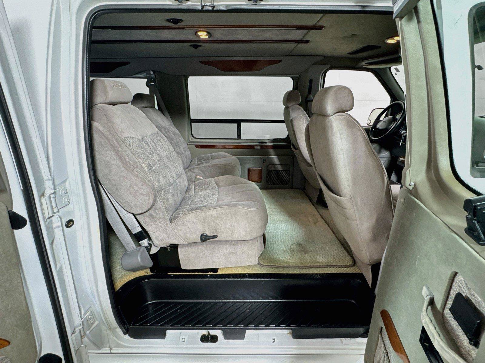 Used 2001 Ford E-150 and Econoline 150 RWD image 22