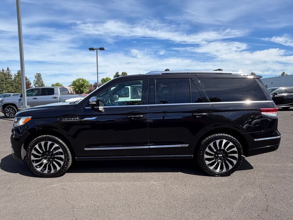 Used 2024 Lincoln Navigator Black Label AWD/4WD image 5