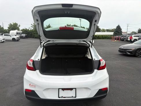 Used 2018 Chevrolet Cruze LT w/ Convenience Package FWD image 8