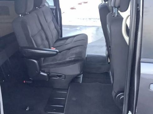 Used 2019 Dodge Grand Caravan SE image 15