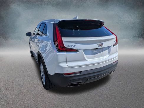 Used 2023 Cadillac XT4 Luxury w/ Cold Weather Package FWD image 6