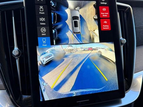 Used 2025 Volvo XC90 B6 Plus image 21