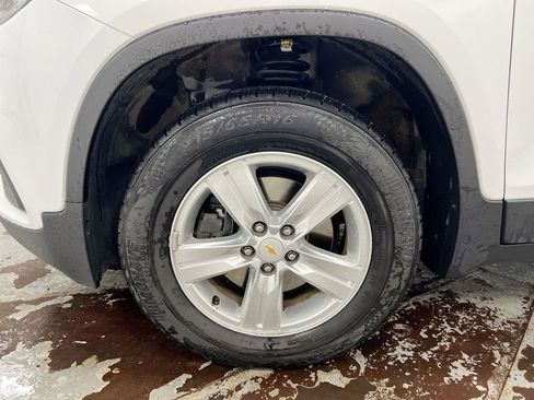 Used 2017 Chevrolet Trax LT w/ LT Convenience Package AWD/4WD image 26