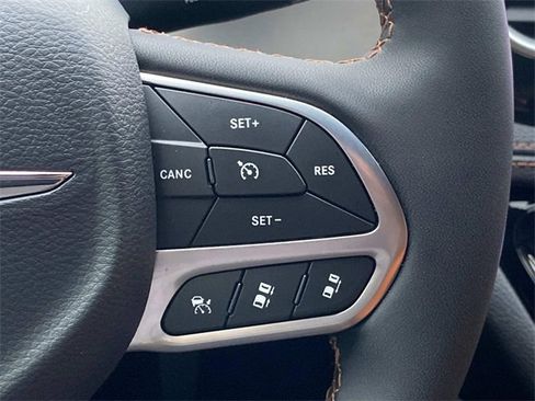 Used 2026 Chrysler Pacifica Pinnacle image 22