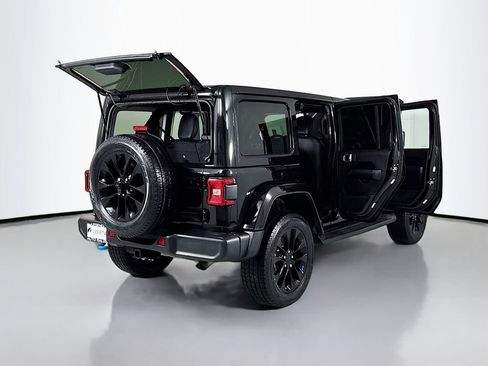 Used 2023 Jeep Wrangler Unlimited Sahara w/ Cold Weather Group image 28