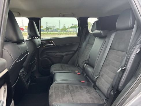 Used 2023 Mitsubishi Outlander SE FWD image 18