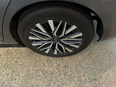 Used 2025 Nissan Altima 2.5 SV FWD image 29