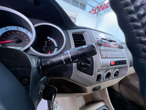 Used 2011 Toyota Tacoma 4x4 Double Cab w/ SR5 Pkg #2 image 19