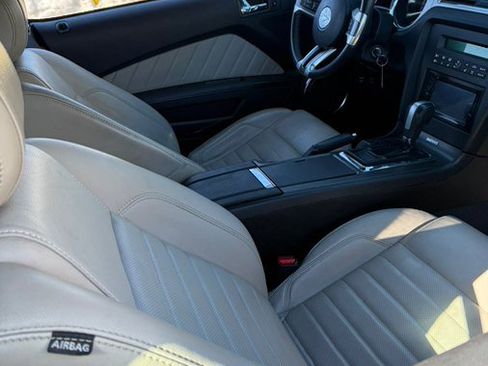 Used 2013 Ford Mustang Premium image 7