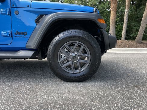 Used 2024 Jeep Wrangler Sport AWD/4WD image 12