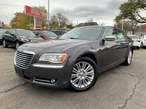 Used 2013 Chrysler 300 C image 1