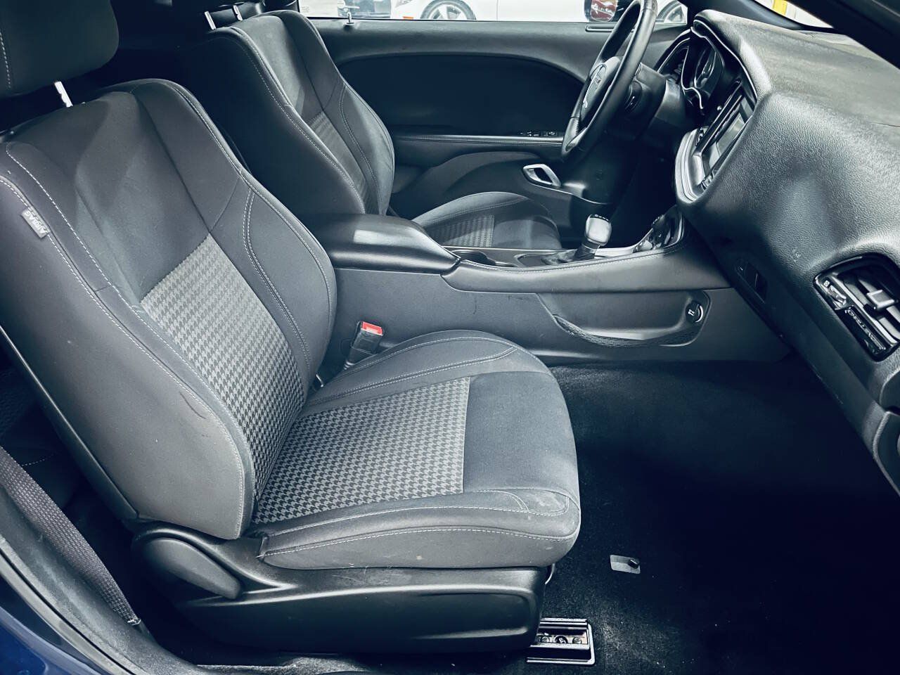 Used 2015 Dodge Challenger SXT RWD image 20