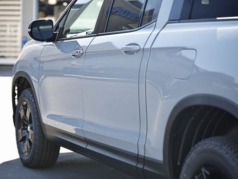 New 2026 Honda Ridgeline Black Edition image 11