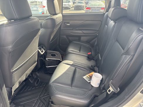 Used 2020 Mitsubishi Outlander AWD image 16