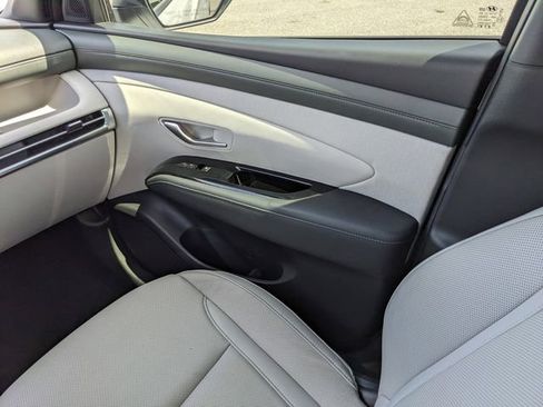 Used 2025 Hyundai Tucson Limited FWD image 18