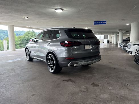 Used 2024 BMW X5 sDrive40i w/ Premium Package RWD image 3
