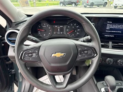Used 2025 Chevrolet Trax LS w/ LS Convenience Package FWD image 22
