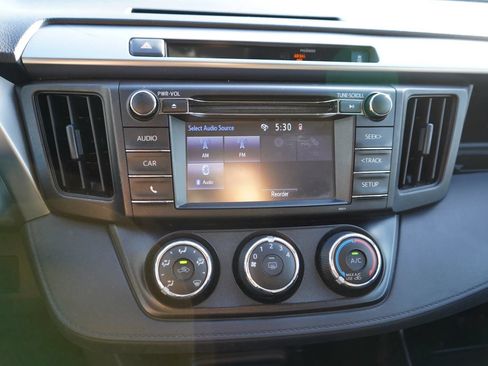 Used 2016 Toyota RAV4 LE FWD image 10