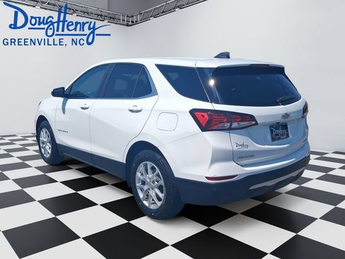 Used 2024 Chevrolet Equinox LT w/ Driver Convenience Package AWD/4WD image 3