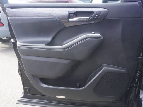Used 2022 Toyota Highlander Platinum image 17