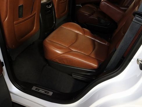 Used 2019 Cadillac Escalade Premium Luxury image 31