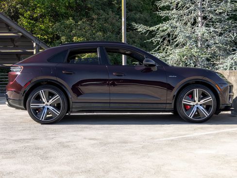 Certified 2024 Porsche Macan Turbo Electric AWD/4WD image 12
