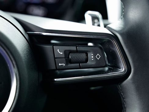 Certified 2025 Porsche Macan image 37