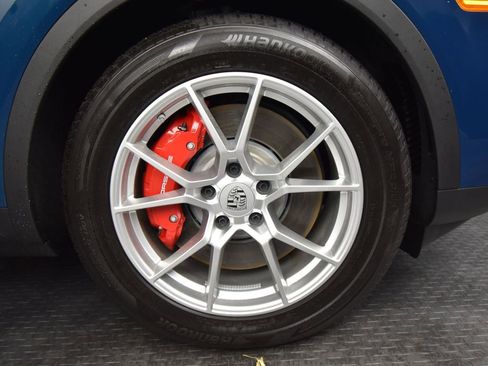 Certified 2024 Porsche Cayenne S AWD/4WD image 16
