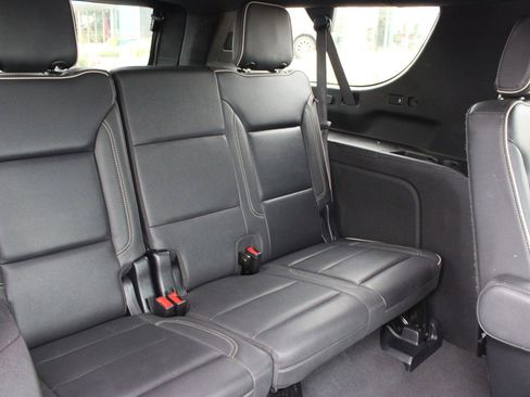 Used 2023 Chevrolet Suburban Premier AWD/4WD image 26