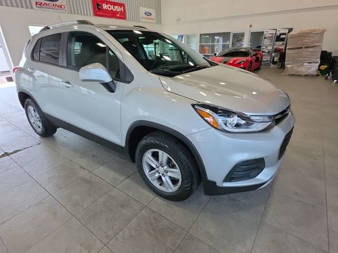 Used 2022 Chevrolet Trax LT w/ LT Convenience Package AWD/4WD image 5